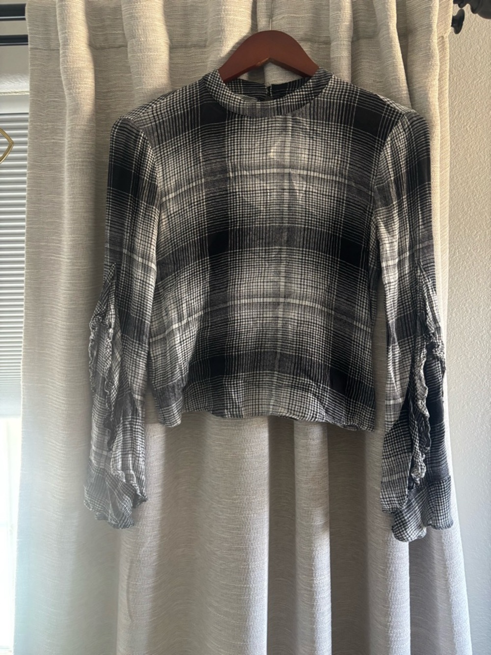 Express Black and White Plaid Puff-Sleeve Blouse